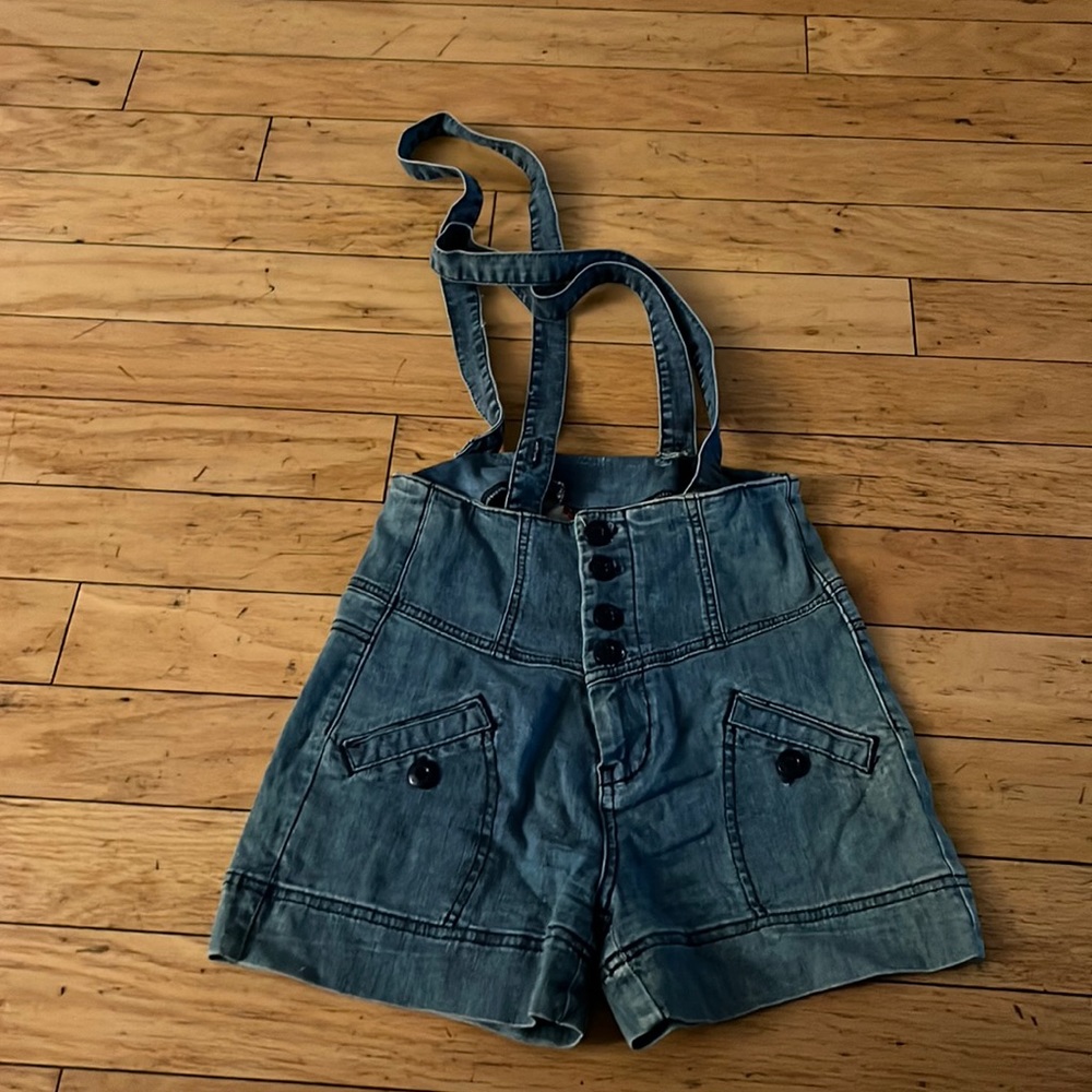 Guess short overalls